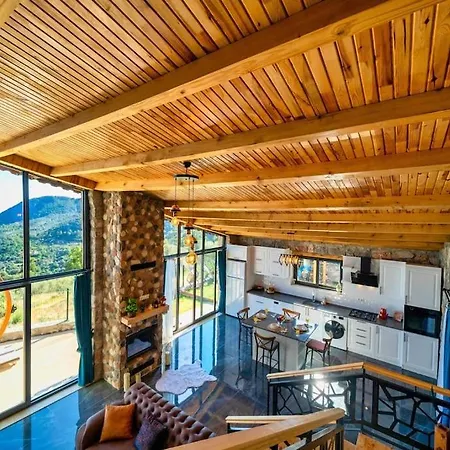 Mariana Villa